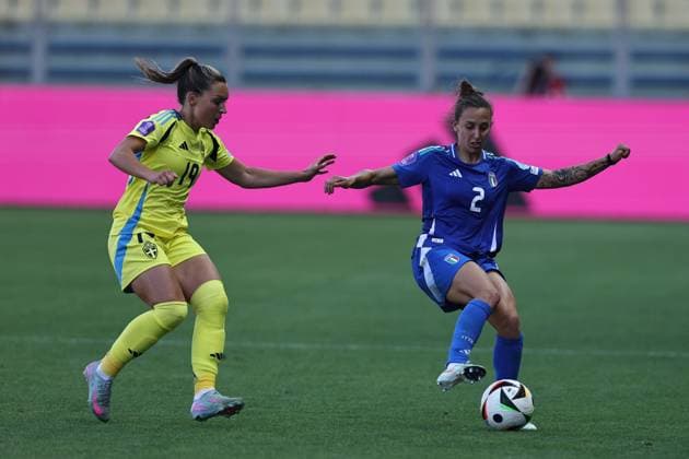 Elisabetta Oliviero (Italy Women)Johanna Rytting Kaneryd (Sweden Women) during the UEFA Womens Nations League 2027 match between Italy Women 0-0 Sweden Women at Ennio Tardini Stadium on May 30, 2025 in Parma, Italy. Noxthirdxpartyxsales  (292386563)