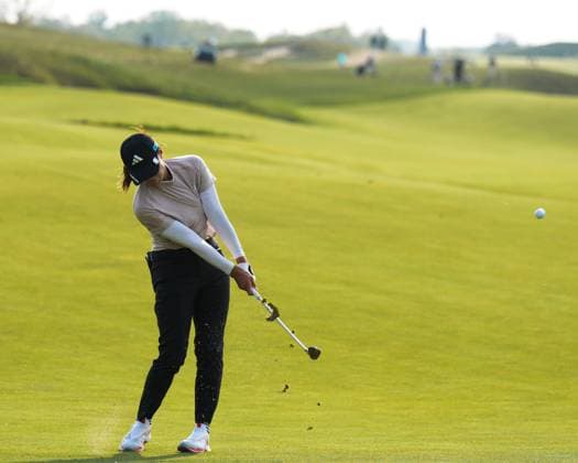 May 30, 2025, Madison, Wisconsin, USA: HINAKO SHIBUNO of Japan hits an approach shot on the 18th fairway during the second round of the 2025 LPGA, Golf Damen U.S. Womens Open at Erin Hills Golf Course in Erin, Wis. Madison USA - ZUMAb262 20250530_znp_b262_048 Copyright: xJeffxM.xBrownx