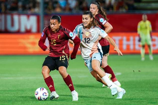 Womens Nations League Belgium Spain Lions, The King Power At Den Dreef Stadium on 30 05 2025 Mariam Toloba Belgium, 15 in duel with Patri Guijarro Spain, 12 Womens Nations League Belgium Spain Lions, The King Power At Den Dreef Stadium on 30 05 2025 Copyright: xBEAUTIFULxSPORTS Freisenx