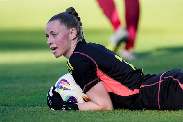 Rafaela Borggräfe Goalkeeper, Goalkeeper, Germany, 1 , on the ball, single image, single photo, action, action, 30 05 2025, Großaspach Germany , Football, international match, U23 Women, Germany USA, DFB DFL REGULATIONS PROHIBIT ANY USE OF PHOTOGRAPHS AS IMAGE SEQUENCES AND OR QUASI VIDEO xozx