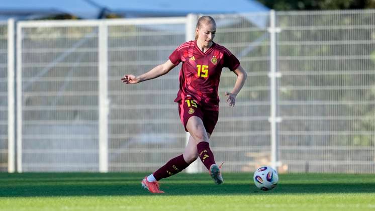 Camilla Küver Germany, 15 , on the ball, cropped, full body, single image, single photo, action, action, 30 05 2025, Großaspach Germany , football, international match, U23 women, Germany USA, DFB DFL REGULATIONS PROHIBIT ANY USE OF PHOTOGRAPHS AS IMAGE SEQUENCES AND OR QUASI VIDEO xozx