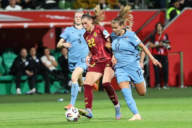 Bremen, Weserstadion, 30 05 25, GER, Women, UEFA WOMENS NATIONS LEAGUE 2024 2025, Germany Netherlands Picture from left in duel Jule BRAND Germany and Victoria PELOVA Netherlands UEFA regulations prohibit any use of photographs as image sequences and or quasi video Bremen Germany