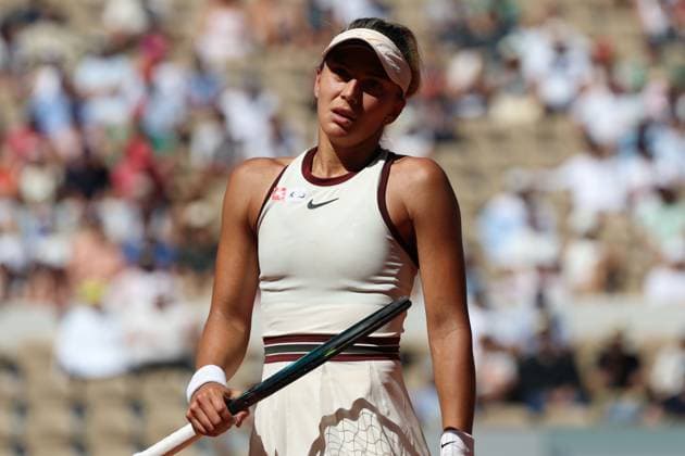 May 30, 2025, Paris, France: Anguished JAQUELINE CRISTIAN of Romania, feeling the weight of losing in her match against number one in the world for the last 125 weeks. I. Swiatek of Poland continues to dominate at the 2025 French Open at Roland Garros in Paris. Cristian lost 2:6, 5:7 in the third round. Paris France - ZUMAc278 20250530_zsp_c278_047 Copyright: xMarcinxCholewinskix