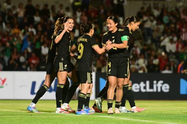 MEXICO VS URUGUAY INTERNATIONAL FRIENDLY EXICO VS URUGUAY INTERNATIONAL FRIENDLY 30052025 PUEBLA, MEXICO Action photo of Charlyn Corral of the Mexico female National Soccer Team C , congratulated by teammates after scoring a goal during inter- national friendly game against Uruguay, held at the Olympic Stadium of the BUAP at Puebla Mexico drew 2 2 Action photo of Charlyn Corral C of the Mexico female National Soccer Team C , congratulated by teammates after scoring a goal, during international friendly game against Uruguay, held at the Estadio Olimpico de ka BUAP at Puebla Photo by IMAGENSHOP AGENCIA FOTOGRAFICA PUEBLA PUEBLA MEXICO Copyright: xIMAGENSHOPxAGENCIAxFOTOGRAFICAx