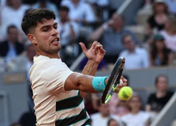 (250531) -- PARIS, May 31, 2025 -- Carlos Alcaraz of Spain returns a shot during the men s singles third round match against Damir Dzumhur of Bosnia and Herzegovina at the French Open tennis tournament at Roland Garros, Paris, France, May 30, 2025. ) (SP)FRANCE-PARIS-TENNIS-FRENCH OPEN-MEN S SINGLES LixJing 