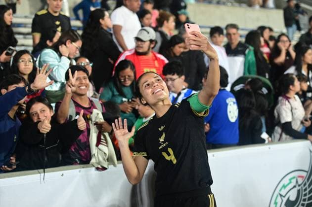 MEXICO VS URUGUAY INTERNATIONAL FRIENDLY MEXICO VS URUGUAY INTERNATIONAL FRIENDLY 30052025 PUEBLA, MEXICO Action photo of Natalia Maulen of the Mexico National Female Soccer team, celebrating and taking selfies with fans, during inter- national friendly game against Uruguay, held at the Olympic Stadium of the BUAP at Puebla Mexico drew 2 2 Action photo of Natalia Mauleon of the Mexico National Female Soccer team, celebrating and taking selfies with fans, during interrnational friendly game against Uruguay, held at the Olympic Stadium of the BUAP at Puebla Mexico Photo by IMAGENSHOP AGENCIA FOTOGRAFICA PUEBLA PUEBLA MEXICO Copyright: xIMAGENSHOPxAGENCIAxFOTOGRAFICAx