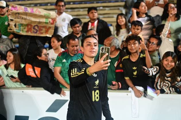 MEXICO VS URUGUAY INTERNATIONAL FRIENDLY MEXICO VS URUGUAY INTERNATIONAL FRIENDLY 30052025 PUEBLA, MEXICO Action photo of Angelica Torres of the Mexico National Female Soccer team, taking selfies with fans, during international friendly game against Uruguay, held at the Olympic Stadium of the BUAP at Puebla Mexico drew 2 2 Action photo of Angelica Torrres of the Mexico National Female Soccer team, taking selfies with fans, during international friendly game against Uruguay, held at the Olympic Stadium of the BUAP in Puebla Photo by IMAGENSHOP AGENCIA FOTOGRAFICA PUEBLA PUEBLA MEXICO Copyright: xIMAGENSHOPxAGENCIAxFOTOGRAFICAx