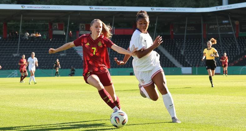 Aspach , Soccer U23 female international match Germany vs. USA , from left Vivien Endemann D Kennedy Wesley USA