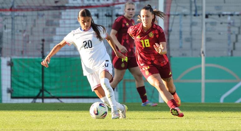 Aspach , Soccer U23 female international match Germany vs. USA , from left Samantha Meza USA Selina Vobian D