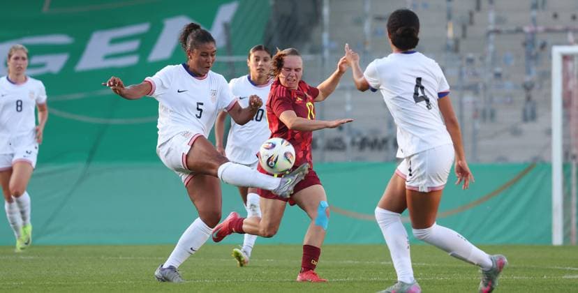 Aspach , Soccer U23 female international match Germany vs. USA , from left Kennedy Wesley USA Marie Steiner D
