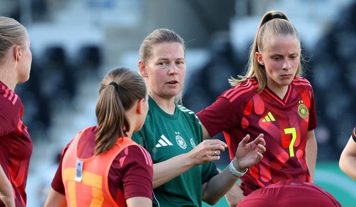 Aspach , Soccer U23 female international match Germany vs. USA , Coach Kathrin Peter D