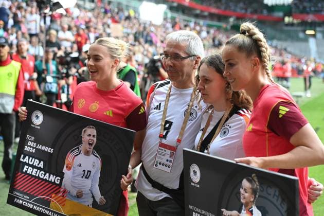 Award for Laura FREIGANG GER Goal of the Year and Giulia GWINN GER Player of the Year, UEFA Womens Nations League, matchday 5, womens international football match, Germany GER Netherlands NED 4 0 on 30 05 2025 in Bremen Germany Â