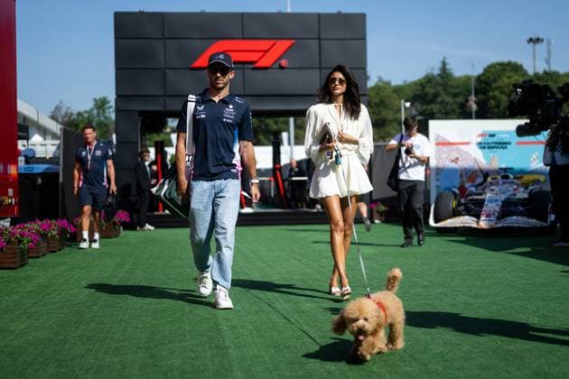 Pierre Gasly BWT Alpine F1 Team, France, 10 with girlfriend Francisca Cerqueira Kika Gomes and dog Simba, ESP, Formula 1 World Championship, Aramco Grand Prix of Spain, Circuit de Barcelona Catalunya, Free Practice, 2025 season, 31 05 2025 ESP, Formula 1 World Championship, Aramco Grand Prix of Spain, Circuit de Barcelona Catalunya, Free Practice, 2025 season, 31 05 2025 Barcelona Copyright: xEibner-Pressefoto Memmlerx EP_MMR