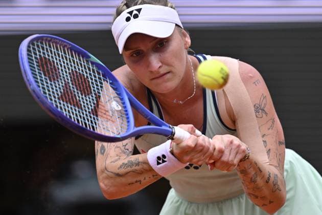 2025 Roland-Garros - Day 7 PARIS, FRANCE - MAY 31: Marketa Vondrousova of Czech Republic in action against Jessica Pegula (not seen) of US during the Women s Singles third round match on day seven of the 2025 French Open at Court Philippe-Chatrier in Paris, France on May 31, 2025. Burak Akbulut Anadolu Paris France. Editorial use only. Please get in touch for any other usage.  Copyright: x2025xAnadoluxBurakxAkbulutx