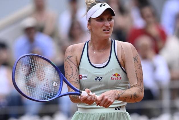 2025 Roland-Garros - Day 7 PARIS, FRANCE - MAY 31: Marketa Vondrousova of Czech Republic in action against Jessica Pegula (not seen) of US during the Women s Singles third round match on day seven of the 2025 French Open at Court Philippe-Chatrier in Paris, France on May 31, 2025. Burak Akbulut Anadolu Paris France. Editorial use only. Please get in touch for any other usage.  Copyright: x2025xAnadoluxBurakxAkbulutx