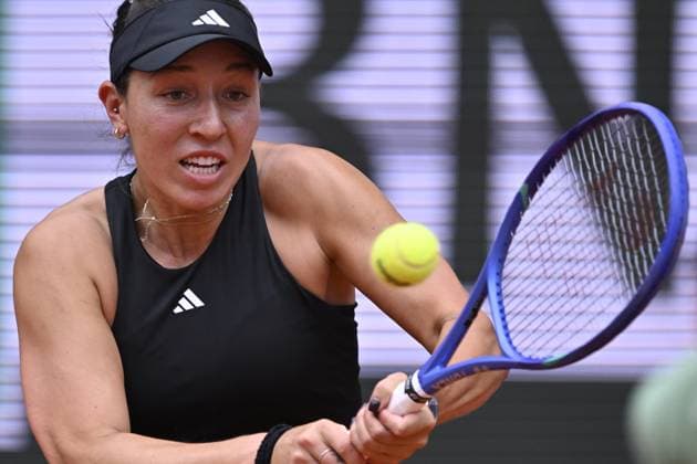 2025 Roland-Garros - Day 7 PARIS, FRANCE - MAY 31: Jessica Pegula of US in action against Marketa Vondrousova (not seen) of Czech Republic during the Women s Singles third round match on day seven of the 2025 French Open at Court Philippe-Chatrier in Paris, France on May 31, 2025. Burak Akbulut Anadolu Paris France. Editorial use only. Please get in touch for any other usage.  Copyright: x2025xAnadoluxBurakxAkbulutx