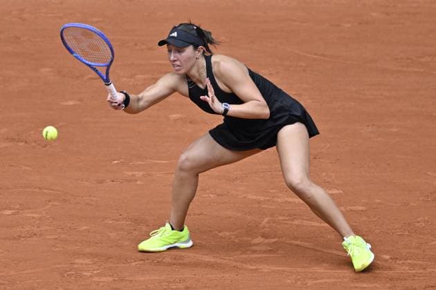 2025 Roland-Garros - Day 7 PARIS, FRANCE - MAY 31: Jessica Pegula of US in action against Marketa Vondrousova (not seen) of Czech Republic during the Women s Singles third round match on day seven of the 2025 French Open at Court Philippe-Chatrier in Paris, France on May 31, 2025. Burak Akbulut Anadolu Paris France. Editorial use only. Please get in touch for any other usage.  Copyright: x2025xAnadoluxBurakxAkbulutx