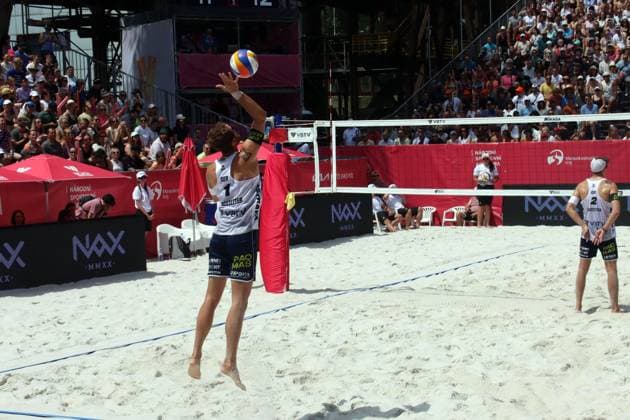 Beach Pro Tour Ostrava, 31 05 2025 Beach Pro Tour Ostrava, Beach Volleyball, Elite16, Ostrava, 31 05 2025 Picture Sagstetter, Jonas GER, 1 serving and Sagstetter, Benedikt GER, 2 Copyright: xBEAUTIFULxSPORTS NilsxKoepkex