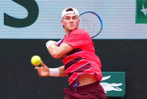 Jack Draper in third round action French Open Tennis, Day Seven, Tennis, Roland Garros, Paris, France - 31 May 2025 EDITORIAL USE ONLY No use with unauthorised audio, video, data, fixture lists, club league logos or live services. Online in-match use limited to 120 images, no video emulation. No use in betting, games or single club league player publications. Copyright: xJavierxGarcia Shutterstockx 15330912aa