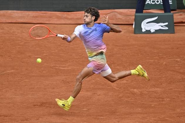 2025 Roland-Garros - Day 7 PARIS, FRANCE - MAY 31: Alexander Zverev (not seen) of Germany in action against Flavio Cobolli of Italy on day 7 of the French Open tennis tournament at the Philippe-Chatrier Court in Paris on May 31, 2025. Burak Akbulut Anadolu Paris France. Editorial use only. Please get in touch for any other usage.  Copyright: x2025xAnadoluxBurakxAkbulutx