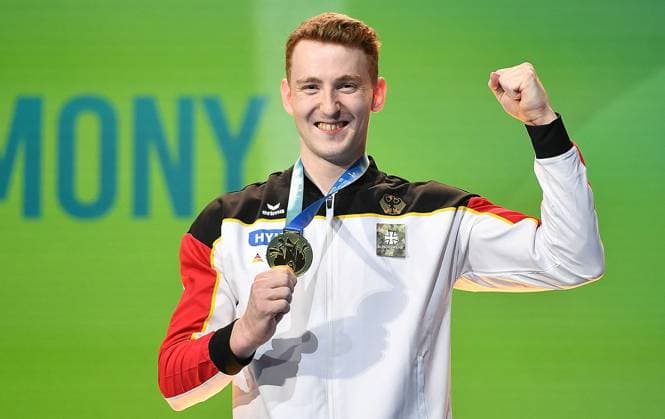 Bilder des Jahres 2025, Sport 05 Mai Sport Bilder des Tages 31.05.2025, xhbx, Turnen Turn EM 2025 Barrenfinale Männer, v.l. Nils Dunkel (Deutschland), Siegerehrung, Gold (DFL DFB REGULATIONS PROHIBIT ANY USE OF PHOTOGRAPHS as IMAGE SEQUENCES and or QUASI-VIDEO) Leipzig *** 31 05 2025, xhbx, Gymnastics European Gymnastics Championships 2025 Parallel Bars Final Men, v l Nils Dunkel Germany , Award Ceremony, Gold DFL DFB REGULATIONS PROHIBIT ANY USE OF PHOTOGRAPHS as IMAGE SEQUENCES and or QUASI VIDEO Leipzig