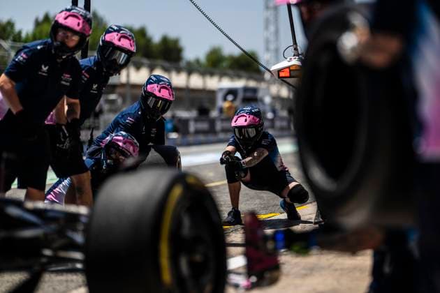 F1 - SPANISH GRAND PRIX 2025 Alpine F1 Team mechanic, mecanicien, mechanics during the Formula 1 Aramco Gran Premio de Espana 2025, Spanish Grand Prix 2025, 9th round of the 2025 FIA Formula One World Championship, WM, Weltmeisterschaft from May 30 to June 1, 2025 on the Circuit de Barcelona-Catalunya, in Montmelo, Spain - MontmeloSpain  Copyright: xCharlyxLopezx