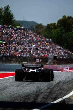 F1 - SPANISH GRAND PRIX 2025 87 BEARMAN Ollie Oliver (gbr), Haas F1 Team VF-25 Ferrari, action during the Formula 1 Aramco Gran Premio de Espana 2025, Spanish Grand Prix 2025, 9th round of the 2025 FIA Formula One World Championship, WM, Weltmeisterschaft from May 30 to June 1, 2025 on the Circuit de Barcelona-Catalunya, in Montmelo, Spain - MontmeloSpain  Copyright: xCharlyxLopezx
