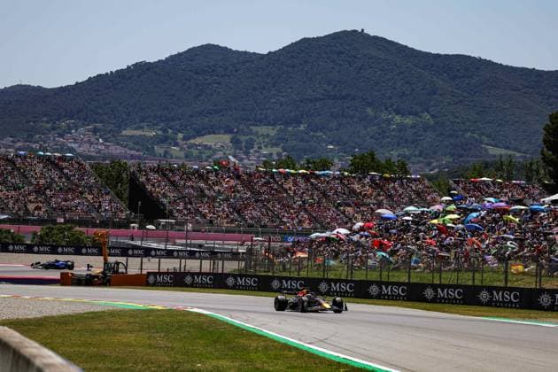 F1 - SPANISH GRAND PRIX 2025 01 VERSTAPPEN Max (nld), Red Bull Racing RB21, action during the Formula 1 Aramco Gran Premio de Espana 2025, Spanish Grand Prix 2025, 9th round of the 2025 FIA Formula One World Championship, WM, Weltmeisterschaft from May 30 to June 1, 2025 on the Circuit de Barcelona-Catalunya, in Montmelo, Spain - MontmeloSpain  Copyright: xFLORENTxGOODENx