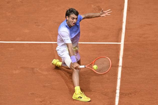 2025 Roland-Garros - Day 7 PARIS, FRANCE - MAY 31: Flavio Cobolli of Italy in action against Alexander Zverev (not seen) of Germany during their men s singles match on day 7 of the French Open tennis tournament on Court Philippe-Chatrier at the Philippe-Chatrier Court in Paris on May 31, 2025. Burak Akbulut Anadolu Paris France. Editorial use only. Please get in touch for any other usage.  Copyright: x2025xAnadoluxBurakxAkbulutx