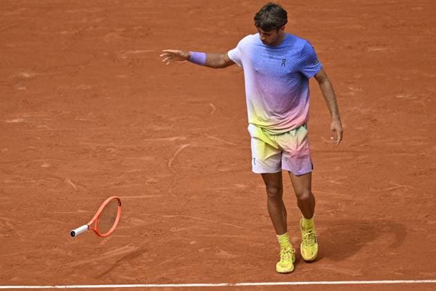 2025 Roland-Garros - Day 7 PARIS, FRANCE - MAY 31: Flavio Cobolli of Italy in action against Alexander Zverev (not seen) of Germany during their men s singles match on day 7 of the French Open tennis tournament on Court Philippe-Chatrier at the Philippe-Chatrier Court in Paris on May 31, 2025. Burak Akbulut Anadolu Paris France. Editorial use only. Please get in touch for any other usage.  Copyright: x2025xAnadoluxBurakxAkbulutx