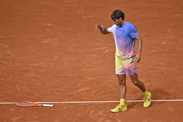 2025 Roland-Garros - Day 7 PARIS, FRANCE - MAY 31: Flavio Cobolli of Italy in action against Alexander Zverev (not seen) of Germany during their men s singles match on day 7 of the French Open tennis tournament on Court Philippe-Chatrier at the Philippe-Chatrier Court in Paris on May 31, 2025. Burak Akbulut Anadolu Paris France. Editorial use only. Please get in touch for any other usage.  Copyright: x2025xAnadoluxBurakxAkbulutx