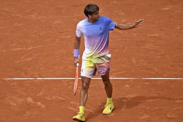 2025 Roland-Garros - Day 7 PARIS, FRANCE - MAY 31: Flavio Cobolli of Italy in action against Alexander Zverev (not seen) of Germany during their men s singles match on day 7 of the French Open tennis tournament on Court Philippe-Chatrier at the Philippe-Chatrier Court in Paris on May 31, 2025. Burak Akbulut Anadolu Paris France. Editorial use only. Please get in touch for any other usage.  Copyright: x2025xAnadoluxBurakxAkbulutx