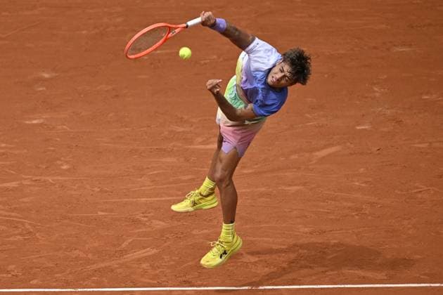 2025 Roland-Garros - Day 7 PARIS, FRANCE - MAY 31: Flavio Cobolli of Italy in action against Alexander Zverev (not seen) of Germany during their men s singles match on day 7 of the French Open tennis tournament on Court Philippe-Chatrier at the Philippe-Chatrier Court in Paris on May 31, 2025. Burak Akbulut Anadolu Paris France. Editorial use only. Please get in touch for any other usage.  Copyright: x2025xAnadoluxBurakxAkbulutx