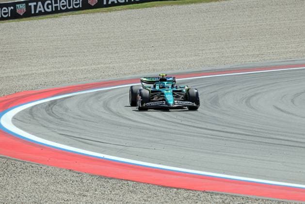 F1 Grand Prix of Spain - Qualifying Fernando Alonso, of the Aston Martin Aramco Formula One Team, drives the Aston Martin AMR25 Mercedes during Practice 3 for the Formula 1 Aramco Grand Prix of Spain at Circuit de Barcelona-Catalunya in Barcelona, Spain, on May 31, 2025. Barcelona Barcelona Spain  Copyright: xUrbanandsportx originalFilename:urbanandsport-formula1250531_nptg2.jpg