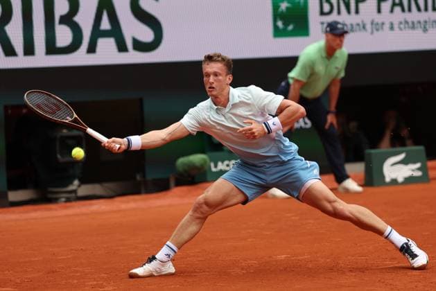 ROLAND GARROS 2025 Thierry Larret MAXPPP - PARIS (75) 31 05 2025 Thierry Larret Maxppp. Tennis. Roland Garros 2025. Internationaux de France de tennis. Stade Roland Garros, Paris (75). Le 31 mai 2025. Court Suzanne Lenglen : Jannik SINNER (ITA) vs Jiri LEHECKA (CZE) PARIS (75) STADE ROLAND GARROS PARIS ILE DE FRANCE FRANCE  Copyright: xMAXPPPxThierryxLarretx TLR202505317325 TLR202505317325