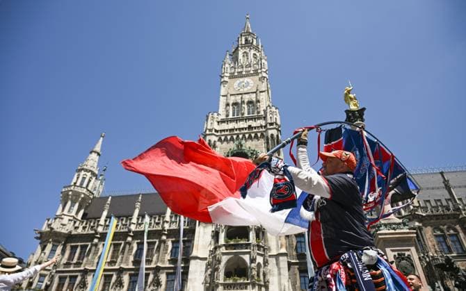 Germany Soccer Champions League Final Preview 8935839 31.05.2025 A Paris Saint-Germain s fan cheers at Marienplatz square as he prepares to watch the broadcast of the UEFA Champions League final soccer match between Paris Saint-Germain (PSG) and Inter Milan in Munich, Germany. Alexey Filippov Sputnik Munich Germany  Copyright: xAlexeyxFilippovx