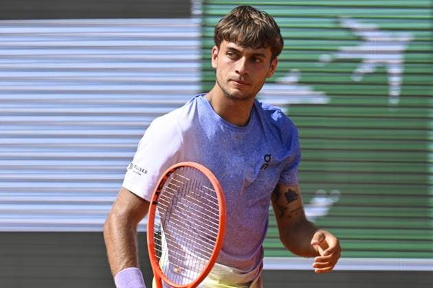 2025 Roland-Garros - Day 7 PARIS, FRANCE - MAY 31: Flavio Cobolli of Italy plays against Alexander Zverev of Germany during the Men s Singles Third Round match on Day Seven of the 2025 French Open at Roland Garros on May 31, 2025 in Paris, France. Burak Akbulut Anadolu Paris France. Editorial use only. Please get in touch for any other usage.  Copyright: x2025xAnadoluxBurakxAkbulutx