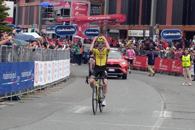 Yates Simon Philip of Team Visma Lease A Bike during the stage 20 of the Giro d™Italia from Verres to Sestriere (Via Lattea), Italy - Saturday, May 31, 2025. - cycling.  Copyright: xGianxMattiaxD Alberto LaPressex