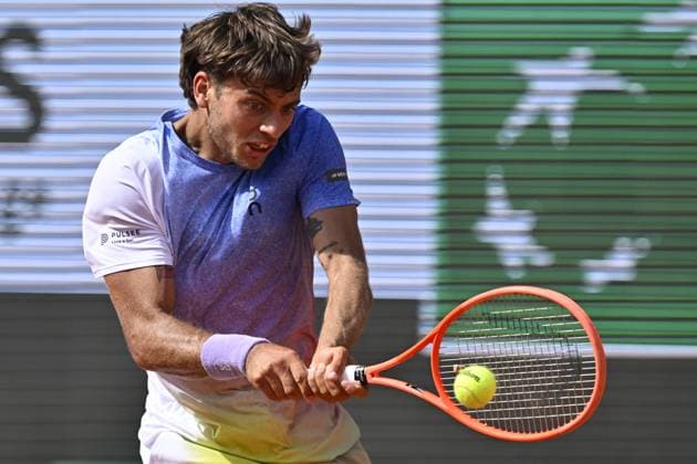 2025 Roland-Garros - Day 7 PARIS, FRANCE - MAY 31: Flavio Cobolli of Italy plays against Alexander Zverev of Germany during the Men s Singles Third Round match on Day Seven of the 2025 French Open at Roland Garros on May 31, 2025 in Paris, France. Burak Akbulut Anadolu Paris France. Editorial use only. Please get in touch for any other usage.  Copyright: x2025xAnadoluxBurakxAkbulutx