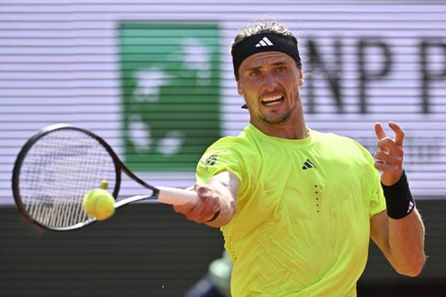 2025 Roland-Garros - Day 7 PARIS, FRANCE - MAY 31: Germany s Alexander Zverev plays against Flavio Cobolli of Italy during the Men s Singles Third Round match on Day Seven of the 2025 French Open at Roland Garros on May 31, 2025 in Paris, France. Burak Akbulut Anadolu Paris France. Editorial use only. Please get in touch for any other usage.  Copyright: x2025xAnadoluxBurakxAkbulutx