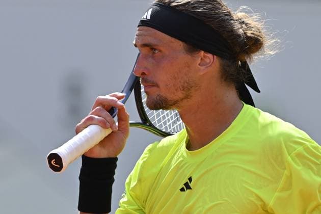 2025 Roland-Garros - Day 7 PARIS, FRANCE - MAY 31: Germany s Alexander Zverev plays against Flavio Cobolli of Italy during the Men s Singles Third Round match on Day Seven of the 2025 French Open at Roland Garros on May 31, 2025 in Paris, France. Burak Akbulut Anadolu Paris France. Editorial use only. Please get in touch for any other usage.  Copyright: x2025xAnadoluxBurakxAkbulutx