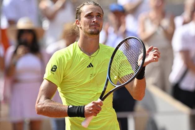 2025 Roland-Garros - Day 7 PARIS, FRANCE - MAY 31: Germany’s Alexander Zverev celebrates after winning his third round match against Italy’s Flavio Cobolli during the seventh day of the French Open (Roland Garros) Grand Slam tennis tournament in Paris, France on May 31, 2025. Burak Akbulut Anadolu Paris France. Editorial use only. Please get in touch for any other usage.  Copyright: x2025xAnadoluxBurakxAkbulutx
