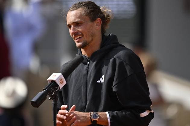 2025 Roland-Garros - Day 7 PARIS, FRANCE - MAY 31: Germany s Alexander Zverev celebrates after winning the match against Flavio Cobolli of Italy during the Men s Singles Third Round match on Day Seven of the 2025 French Open at Roland Garros on May 31, 2025 in Paris, France. Burak Akbulut Anadolu Paris France. Editorial use only. Please get in touch for any other usage.  Copyright: x2025xAnadoluxBurakxAkbulutx