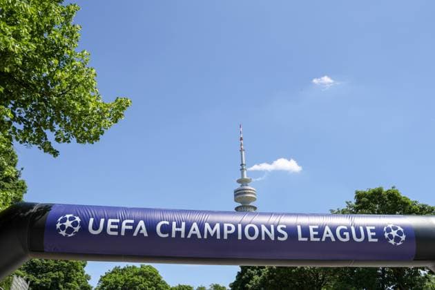 May 31, 2025, Munich, Bavaria, Germania: Champions League Final Fan Village in Munich at the Olympic Park.In the photo, fans playing while waiting to go to the stadium Munich Germania - ZUMAs236 20250531_aap_s236_017 Copyright: xFabioxSassox