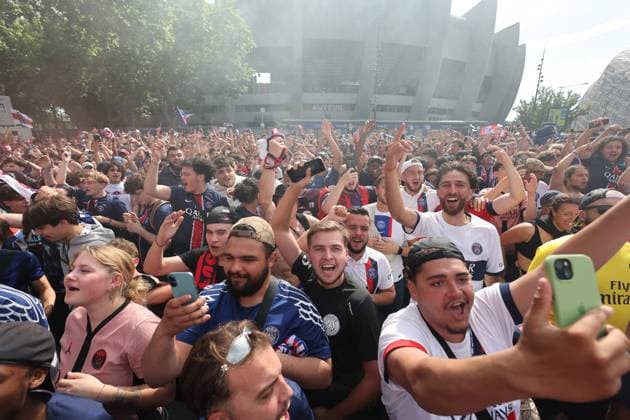LIGUE DES CHAMPIONS PHOTOPQR LE PARISIEN Le Parisien Arnaud Journois ; PARIS ; 31 05 2025 ; Football, Ligue des Champions Uefa, finale. Paris, Parc des Princes le 31 mai 2025. Paris SG - Inter Milan. La finale de la Ligue des Champions PSG - Inter diffusée sur écran géant au Parc des Princes. Photo Le Parisien Arnaud Journois atmosphere before UEFA Champions League final football match on a giant screen at the Parc des Princes Stadium in Paris on May 31, 2025. PARIS France  Copyright: xPHOTOPQR LExPARISIEN MAXPPPxLexParisienx xArnaudxJournoisx 20250531LPA7793 20250531LPA7793