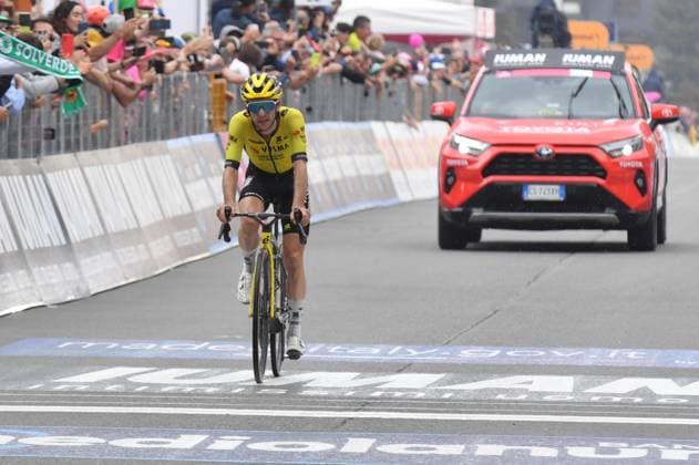 Foto IPP Massimo Rana Sestriere ( To ) 31-05-2025 Ciclismo Giro d Italia 2025 ventesima tappa da Verres a Sestriere nella foto Simon Yates commosso piange mentre taglia il traguardo, il ciclista britannico diventera la nuova maglia rosa Italy Photo Press - World Copyright italy ITALY  Copyright: xR4924_italyphotopressx