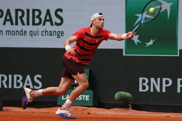 May 31, 2025, Paris, Celestynow, France: JACK DRAPER of United Kingdom during the match against Joao Fonseca of Brazil in the third round of the French Open 2025 at Roland Garros in Paris. Draper won 6:2, 6:4, 6:2 Paris France - ZUMAc278 20250531_zsp_c278_031 Copyright: xMarcinxCholewinskix