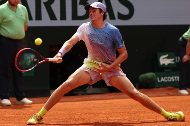 May 31, 2025, Paris, Celestynow, France: JOAO FONSECA of Brazil during the match against Jack Draper of United Kingdom in the third round of the French Open 2025 at Roland Garros in Paris. Fonseca lost 2:6, 4:6, 2:6 Paris France - ZUMAc278 20250531_zsp_c278_036 Copyright: xMarcinxCholewinskix