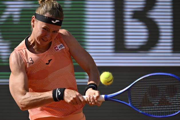 2025 Roland-Garros - Day 7 PARIS, FRANCE - MAY 31: Marie Bouzkova of Czechia plays against Coco Gauff of United States during the Women s Singles Third Round match on Day Seven of the 2025 French Open at Roland Garros on May 31, 2025 in Paris, France. Burak Akbulut Anadolu Paris France. Editorial use only. Please get in touch for any other usage.  Copyright: x2025xAnadoluxBurakxAkbulutx