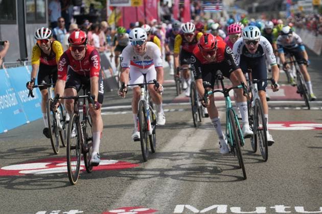 CYCLING - BOUCLES DE LA MAYENNE 2025 - STAGE 2 Sprint during the Stage 2 of the Boucles de la Mayenne - CrÃ dit Mutuel, UCI ProSeries Cycling event, Sainte-Suzanne - Bais (210,2 Km) on 31 May 2025 in Bais, France - Photo Laurent Lairys PSNEWZ BaisFrance  Copyright: xLaurentxLairysx